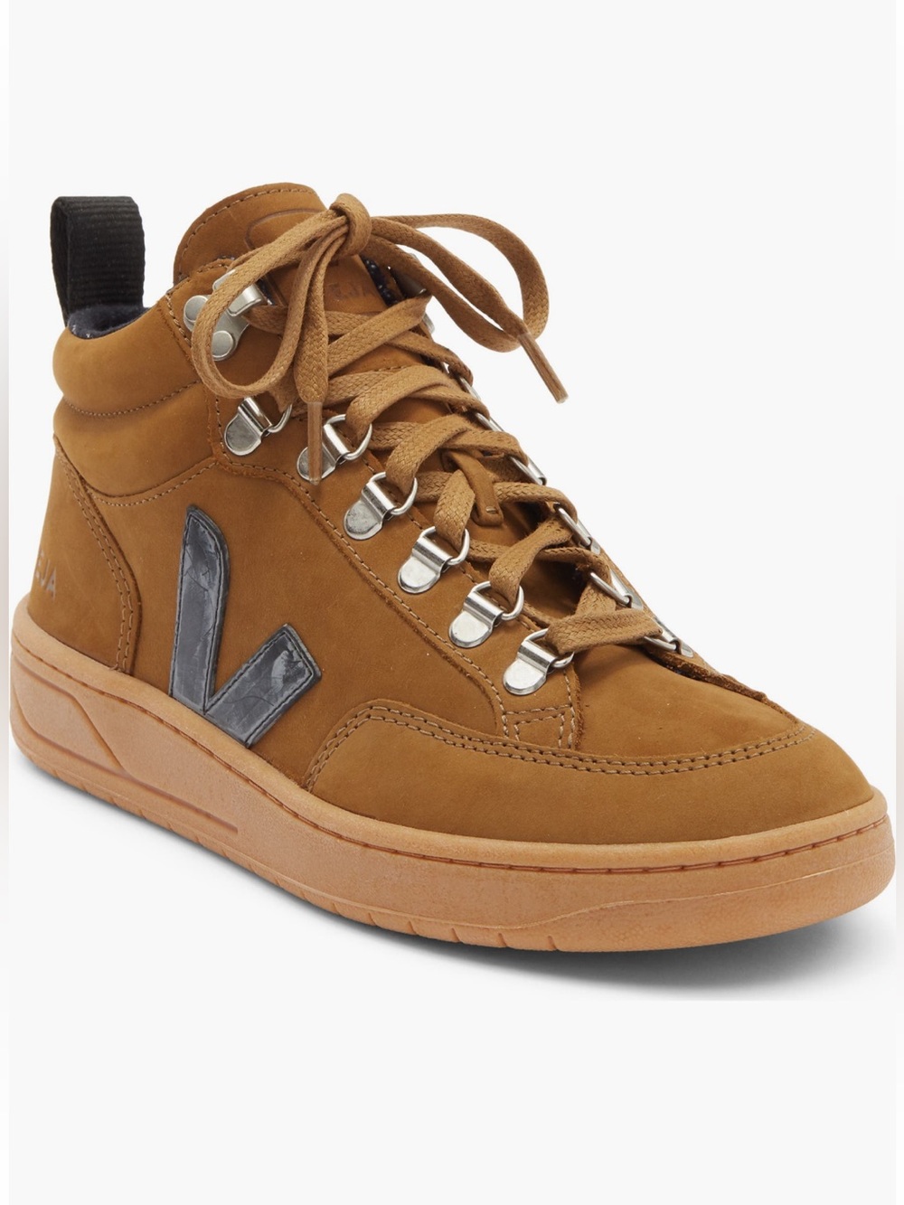 NWT Veja Roraima Sneaker